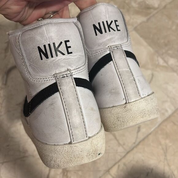 Nike Women's Sneakers - White and Gray - Picture 5 of 7